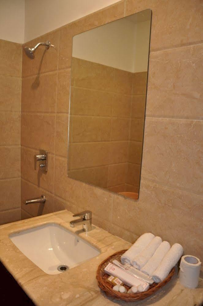 Fabhotel Basera Amritszár Kültér fotó